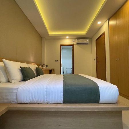 Huvan Beach Hotel At Хулхумале Екстериор снимка