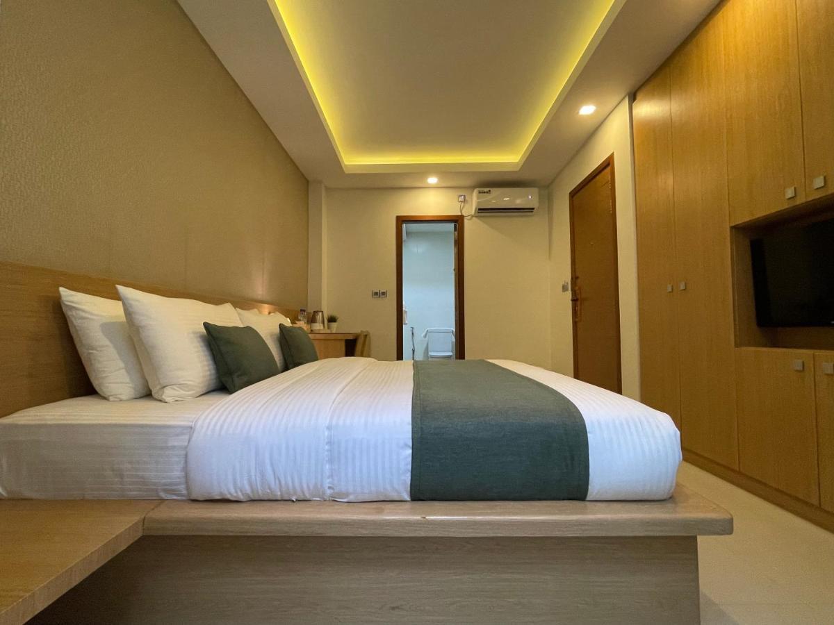 Huvan Beach Hotel At Хулхумале Екстериор снимка