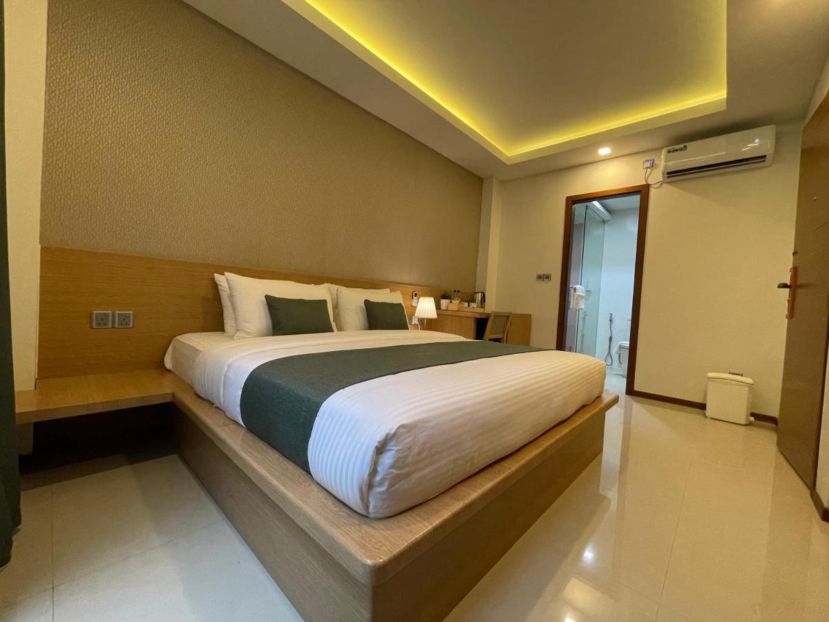Huvan Beach Hotel At Хулхумале Екстериор снимка