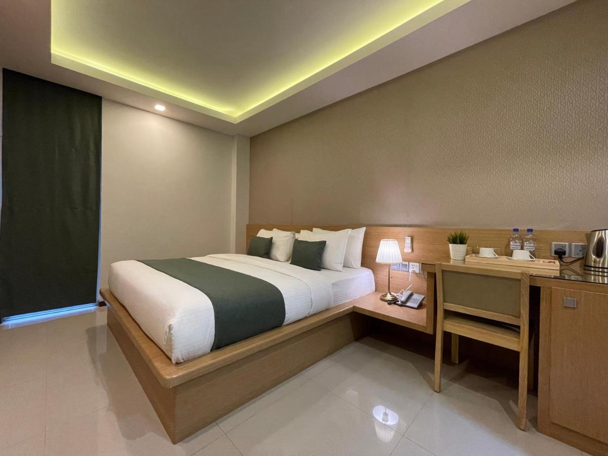 Huvan Beach Hotel At Хулхумале Екстериор снимка