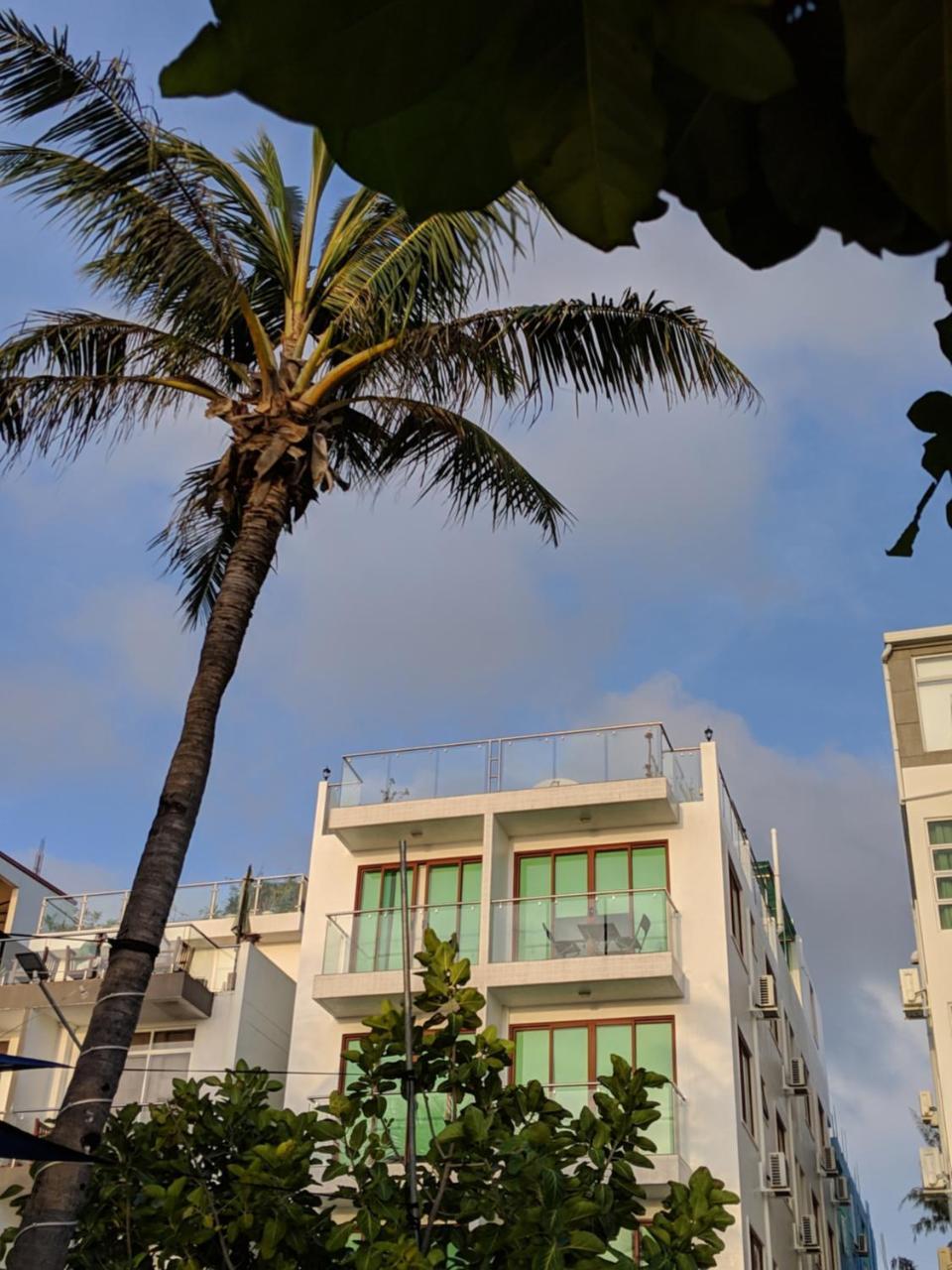 Huvan Beach Hotel At Хулхумале Екстериор снимка