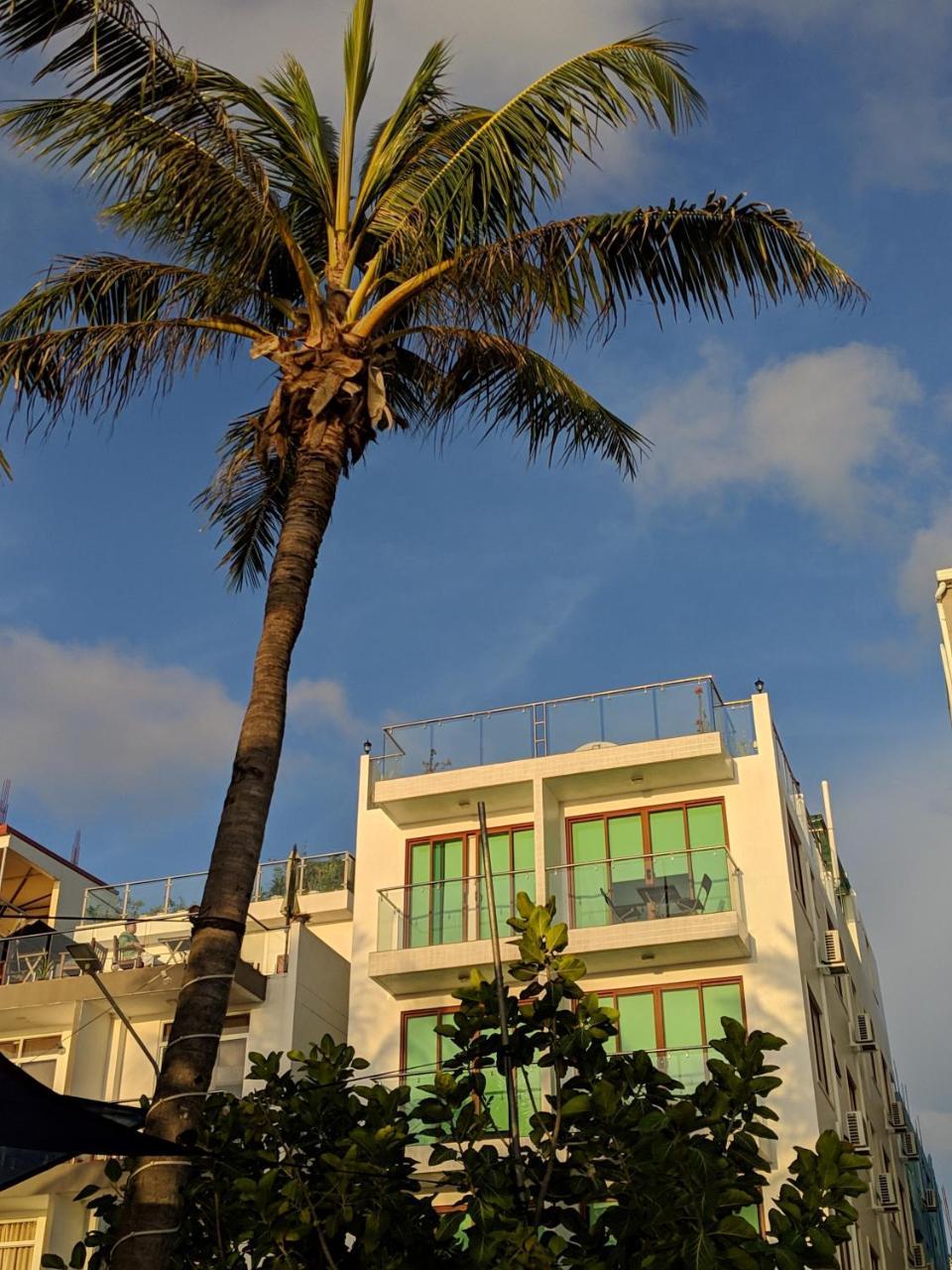 Huvan Beach Hotel At Хулхумале Екстериор снимка