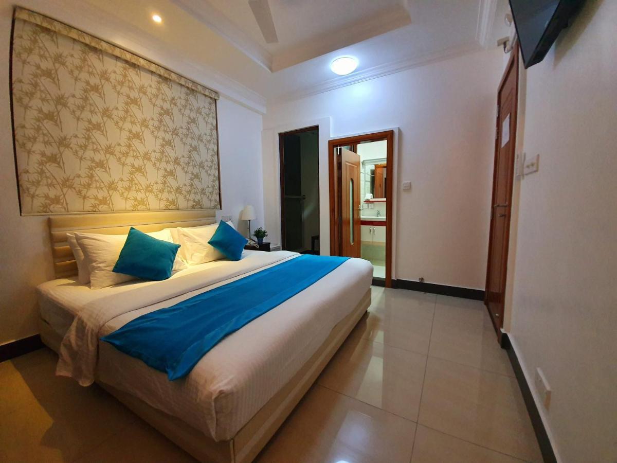 Huvan Beach Hotel At Хулхумале Екстериор снимка