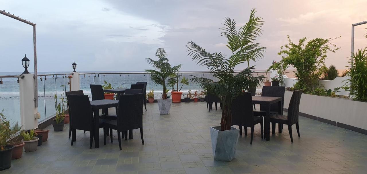Huvan Beach Hotel At Хулхумале Екстериор снимка