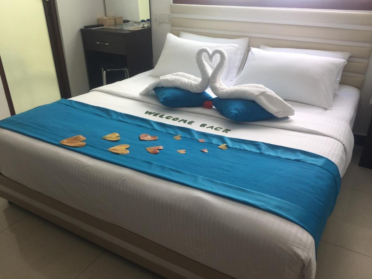 Huvan Beach Hotel At Хулхумале Екстериор снимка