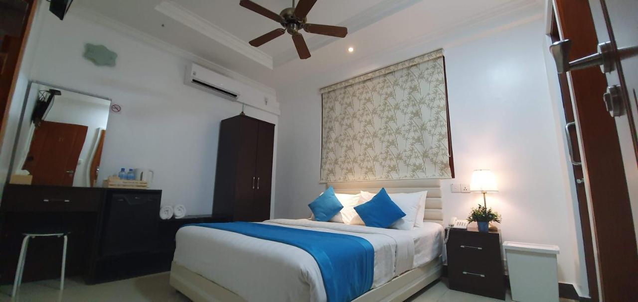 Huvan Beach Hotel At Хулхумале Екстериор снимка