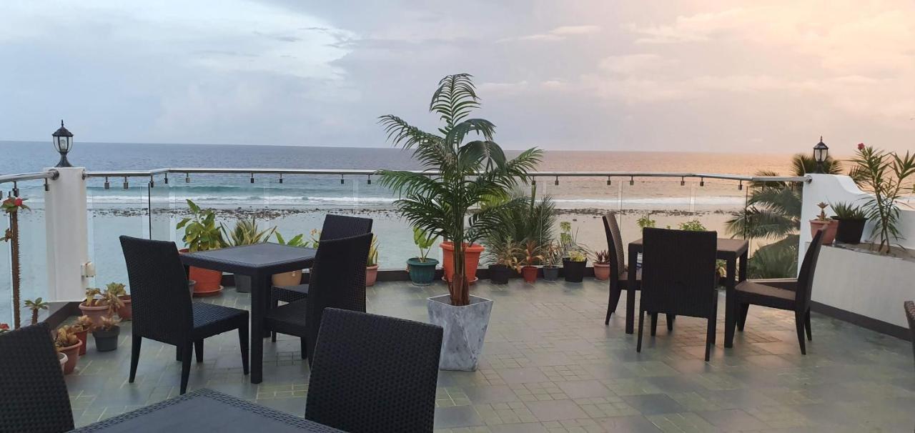 Huvan Beach Hotel At Хулхумале Екстериор снимка