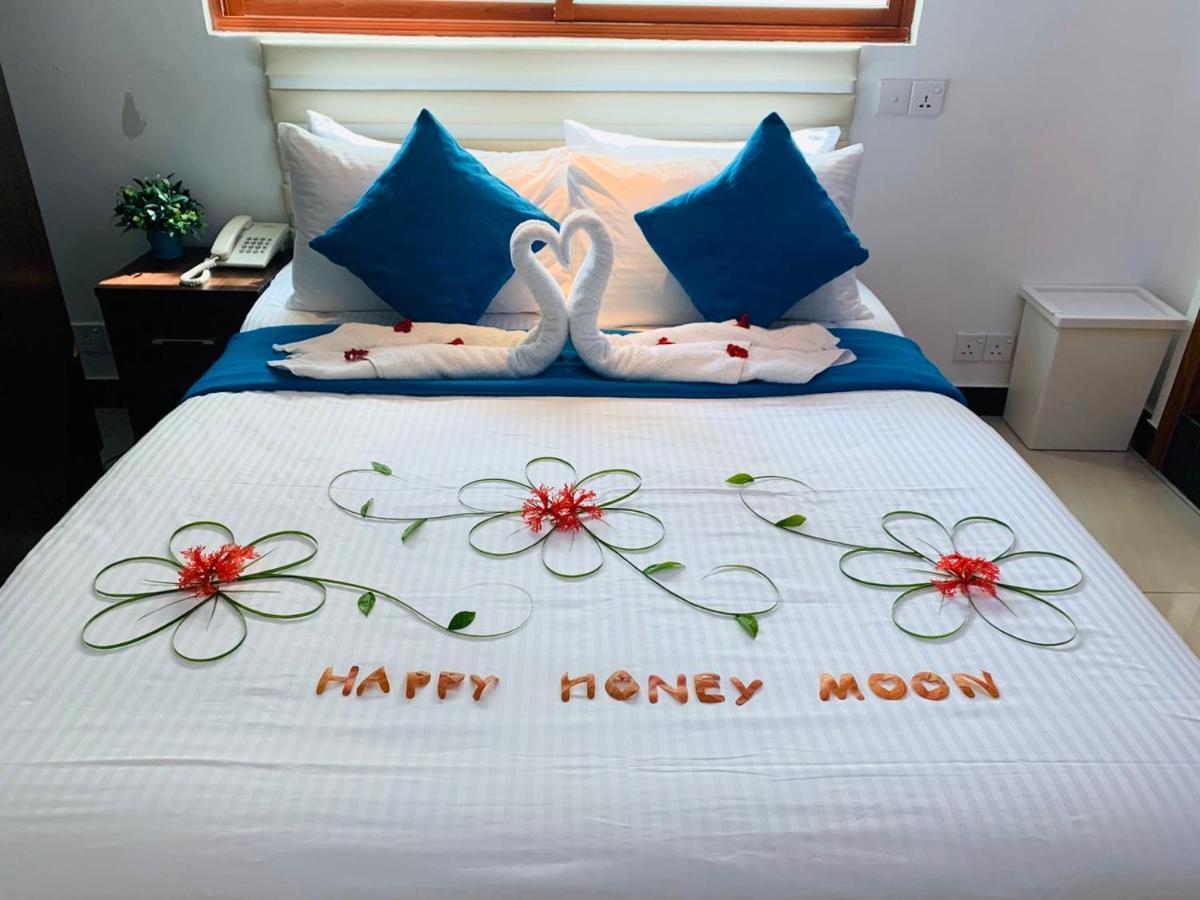 Huvan Beach Hotel At Хулхумале Екстериор снимка